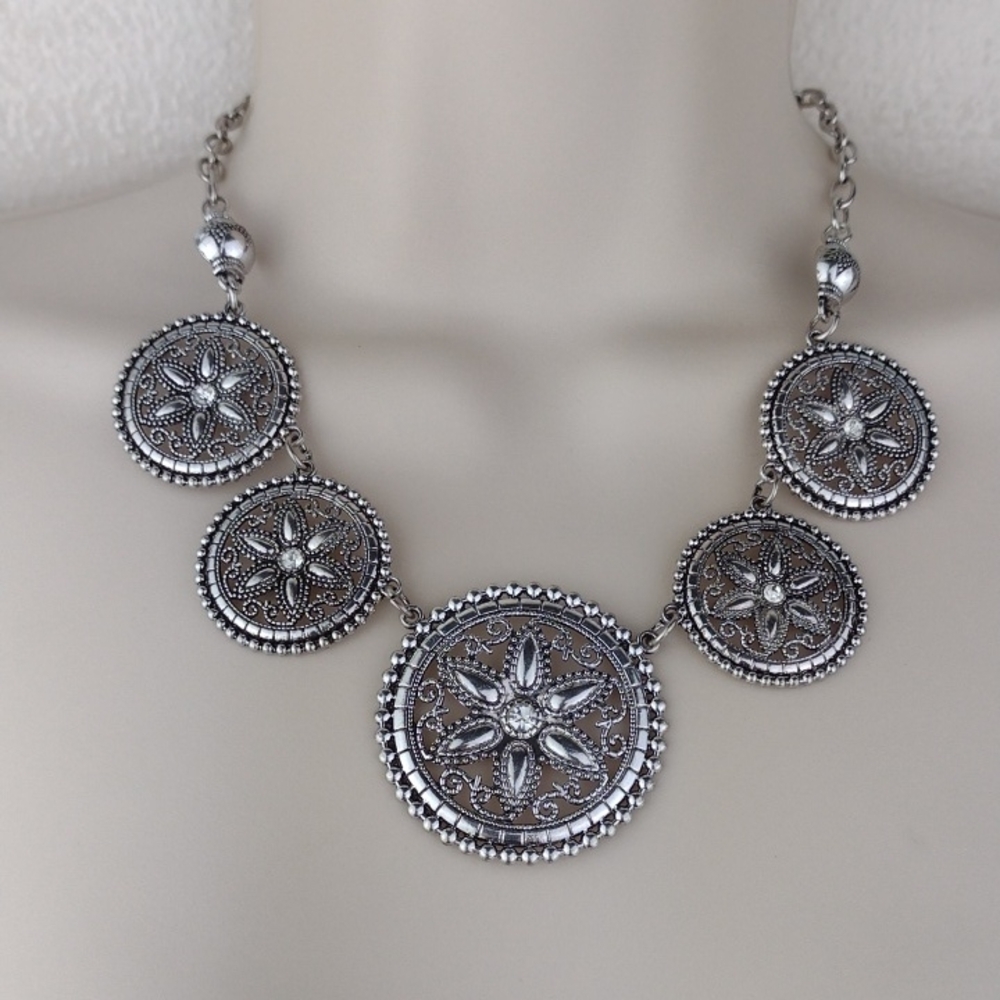 5 Silver Tone Filigree & Rhinestone Conchos Statement Necklace & Earrings